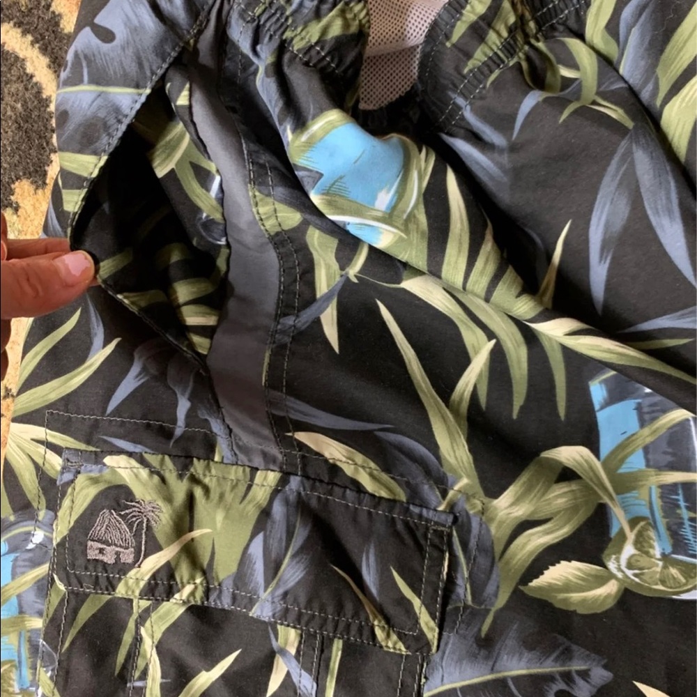 XL Floral Tropical Paradise & Drinks Swim shorts - Picture 4 of 12